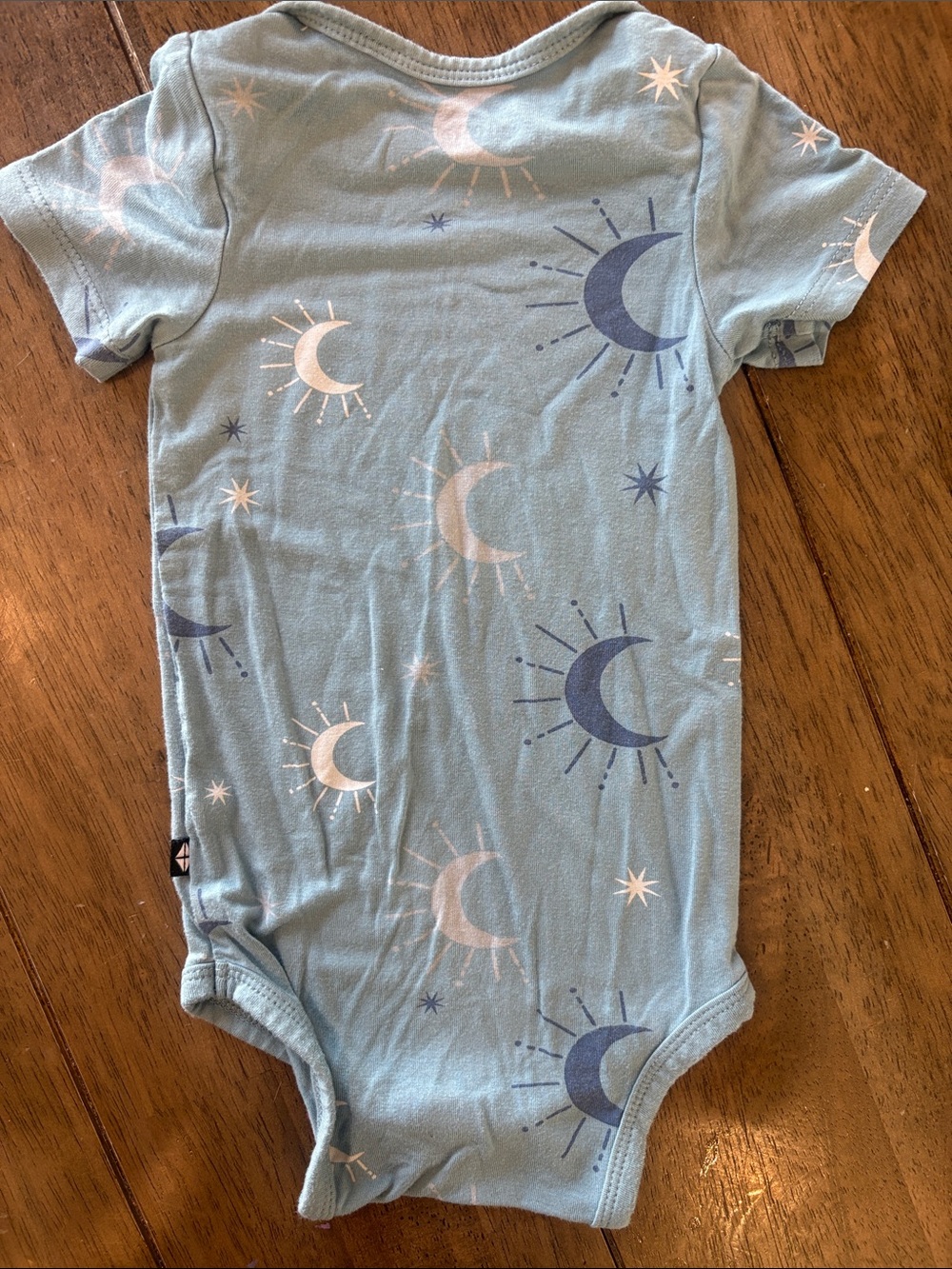 Kyte BABY Bamboo “Boho Moon” Print Bodysuit. Like New. Size: 6-12 mos. Unisex. - Picture 3 of 3